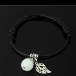 Simple Luminous Bead Leaf Pendant Bracelet